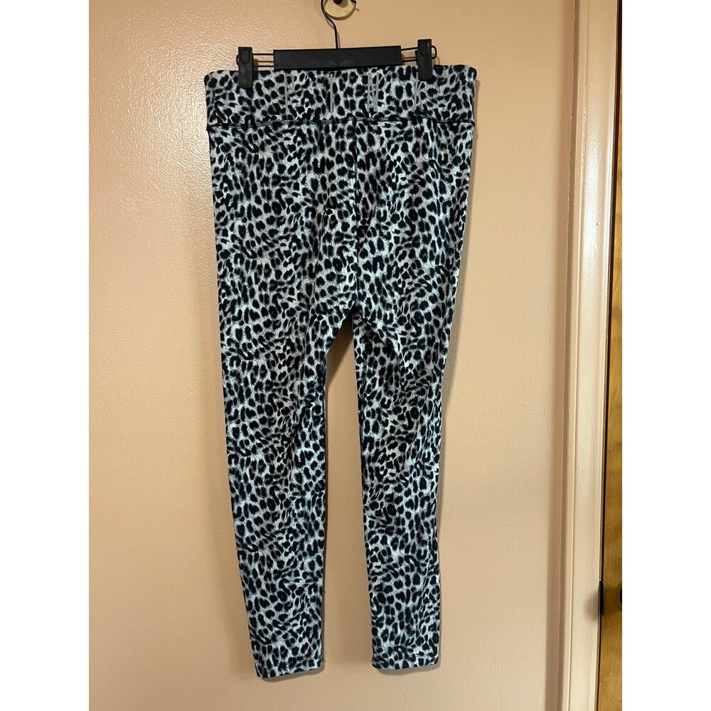 VS PINK Yoga Snow Leopard Leggings Womens Sz M 73% Nylon Animal Print Gray